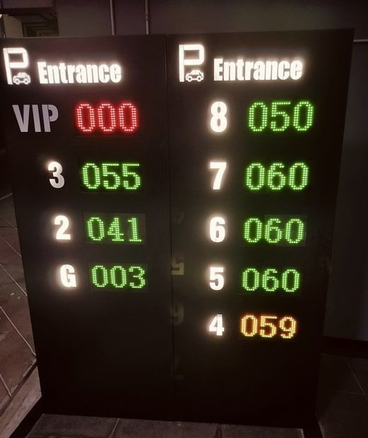 ป้ายนำทางระบบแนะนำช่องจอด