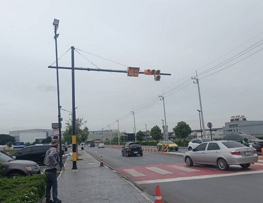 เสาไฟทางเข้าม้าลาย