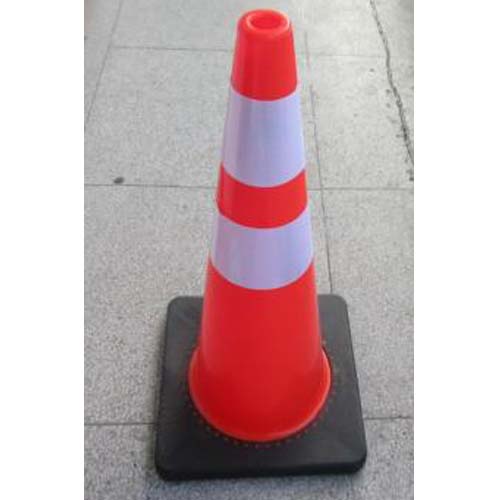 TE-LZ-204:PVC Cone (Black Base) 70cm