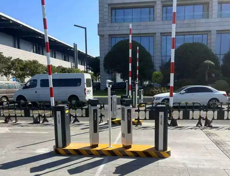 เกาะกลางสำหรับไม้กั้นรถ 2.5 เมตร