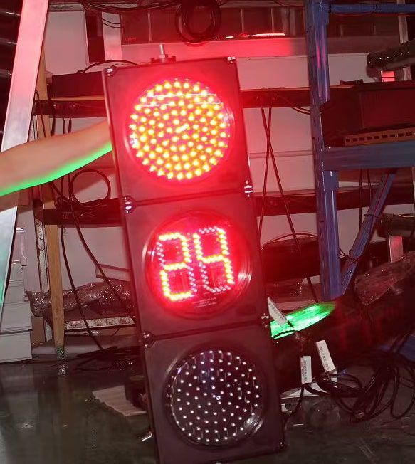 ไฟจราจรคนข้ามถนน 200mm