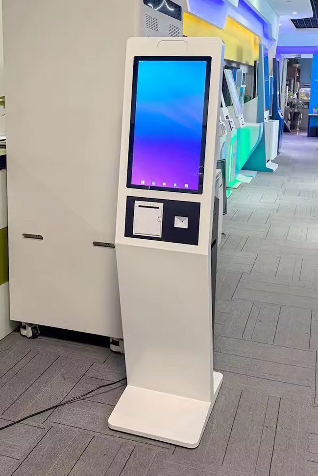 เครื่องกดคิว จอสัมผัส 21.5  นิ้ว Android OS