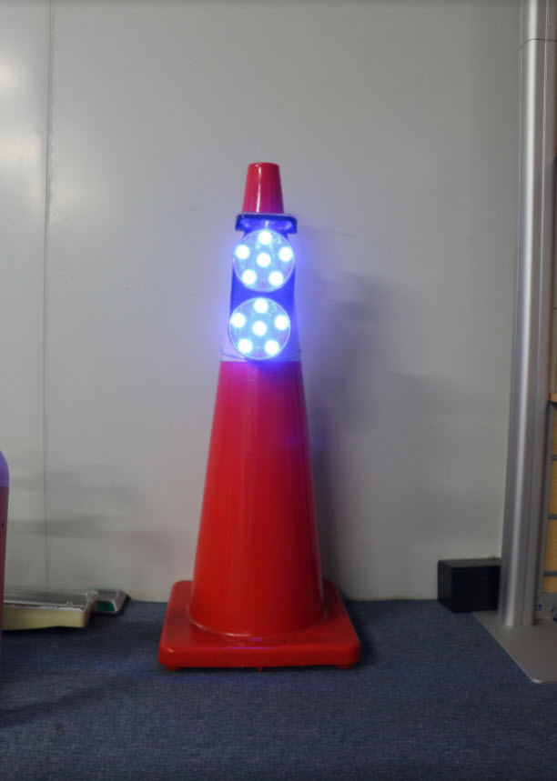 TE-SL03:ไฟติดกรวยจราจร solar