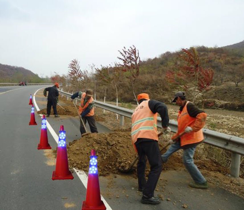 TE-SL03:ไฟติดกรวยจราจร solar