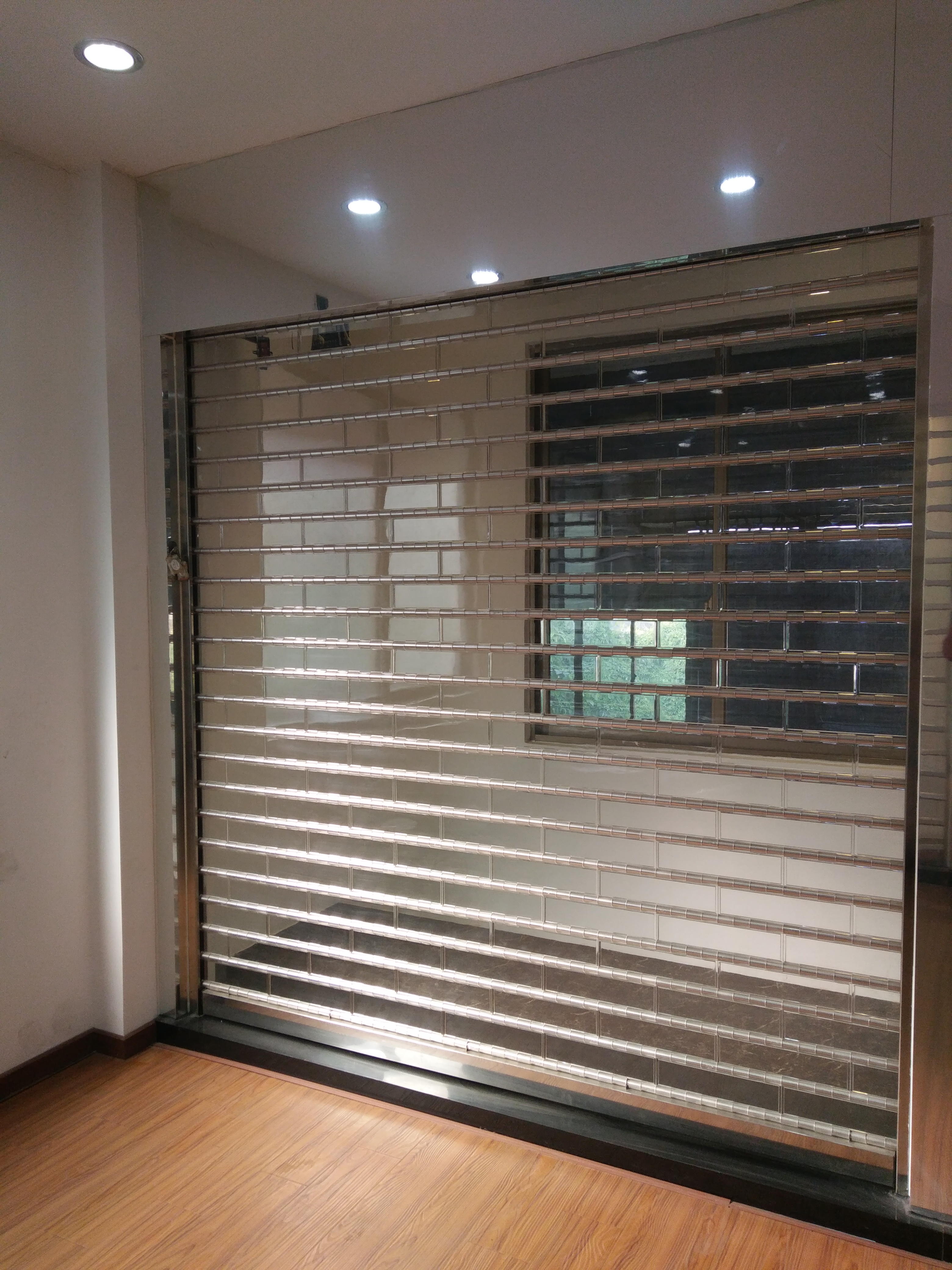 ATD-VTR01-16:ประตูม้วน ระบบมอเตอร์ ใบโพลิคาร์บอเนต 16sqr.m