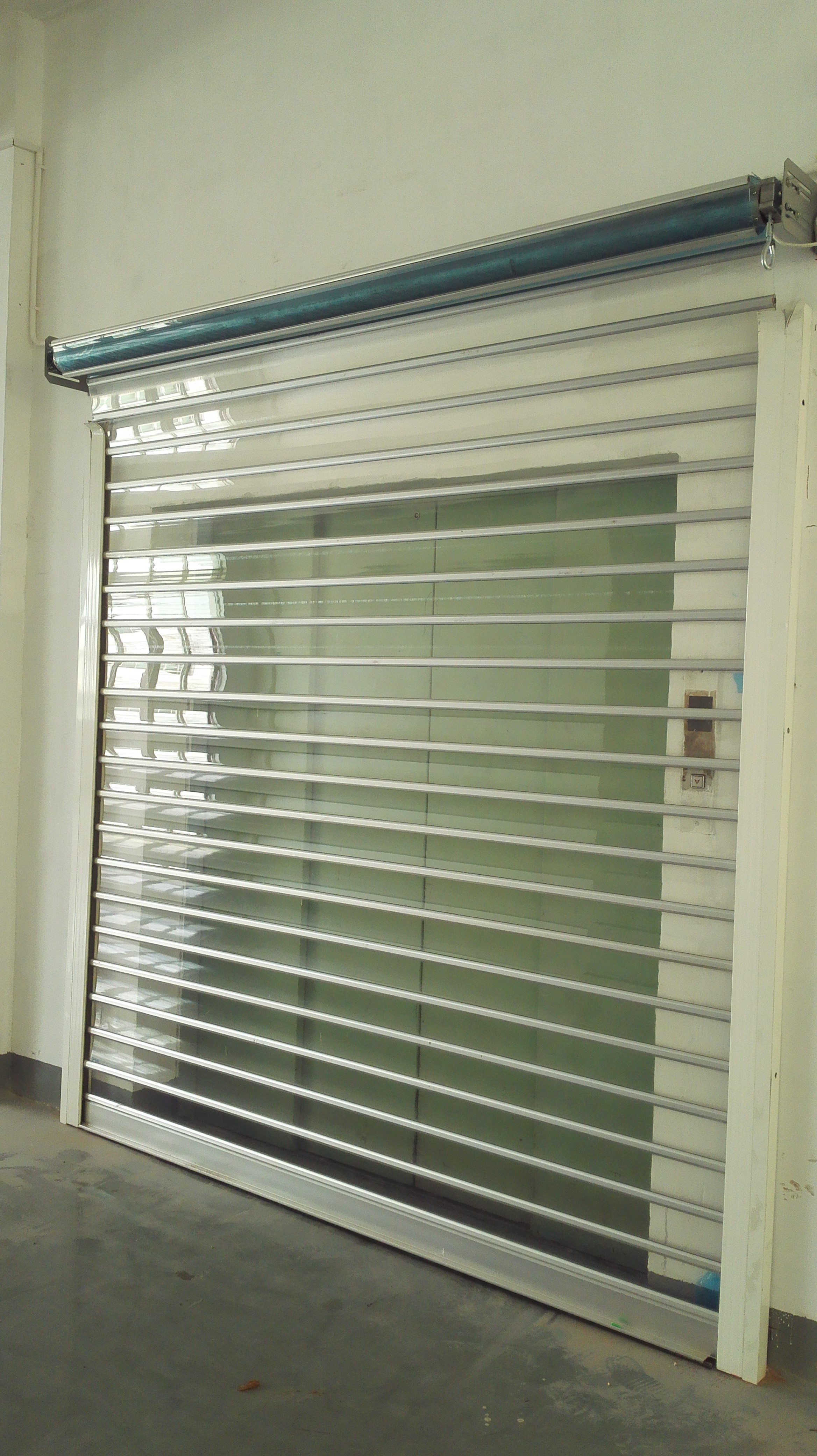 ATD-VTR01-16:ประตูม้วน ระบบมอเตอร์ ใบโพลิคาร์บอเนต 16sqr.m