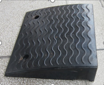 TE-LYP-001:Rubber Kerb Ramp