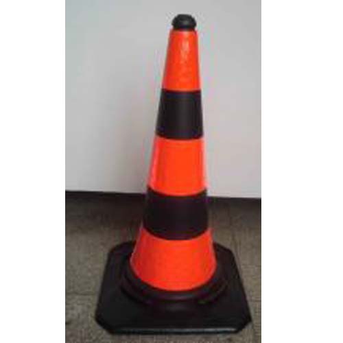 TE-LZ-014:PE Cone (PE Body+Rubber Base)