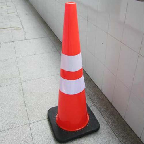 TE-LZ-201D:PVC Cone (Black Base) 90cm